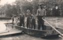 Loďka osobného prievozu z rokov 1960 s prievozník Loďka osobného prievozu z rokov 1960 s prievozník