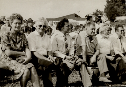 Na tekovských folklórnych slávnostiach, tretí zľava Andrej Chudoba (foto: archív autora) Na tekovských folklórnych slávnostiach, tretí zľava Andrej Chudoba (foto: archív autora)