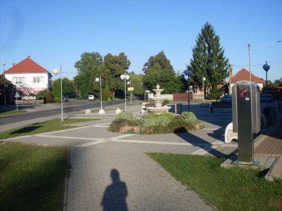 Upravený segment námestia Upravený segment námestia