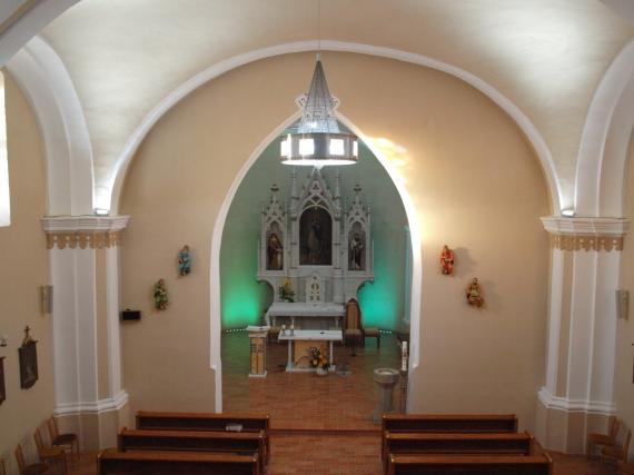 Novo nainštalovaný luster vo farskom kostole v Starom Tekove (Foto: Marian Izák st.) Novo nainštalovaný luster vo farskom kostole v Starom Tekove (Foto: Marian Izák st.)