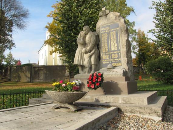 Pomník padlých v 1.a 2. svetovej vojne a v SNP v parku obce Starý Tekov (Foto: Mgr. M. Kúdela) Pomník padlých v 1.a 2. svetovej vojne a v SNP v parku obce Starý Tekov (Foto: Mgr. M. Kúdela)
