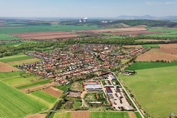 Letecký pohľad na obec Starý Tekov (zdroj: obecná stránka) Letecký pohľad na obec Starý Tekov (zdroj: obecná stránka)