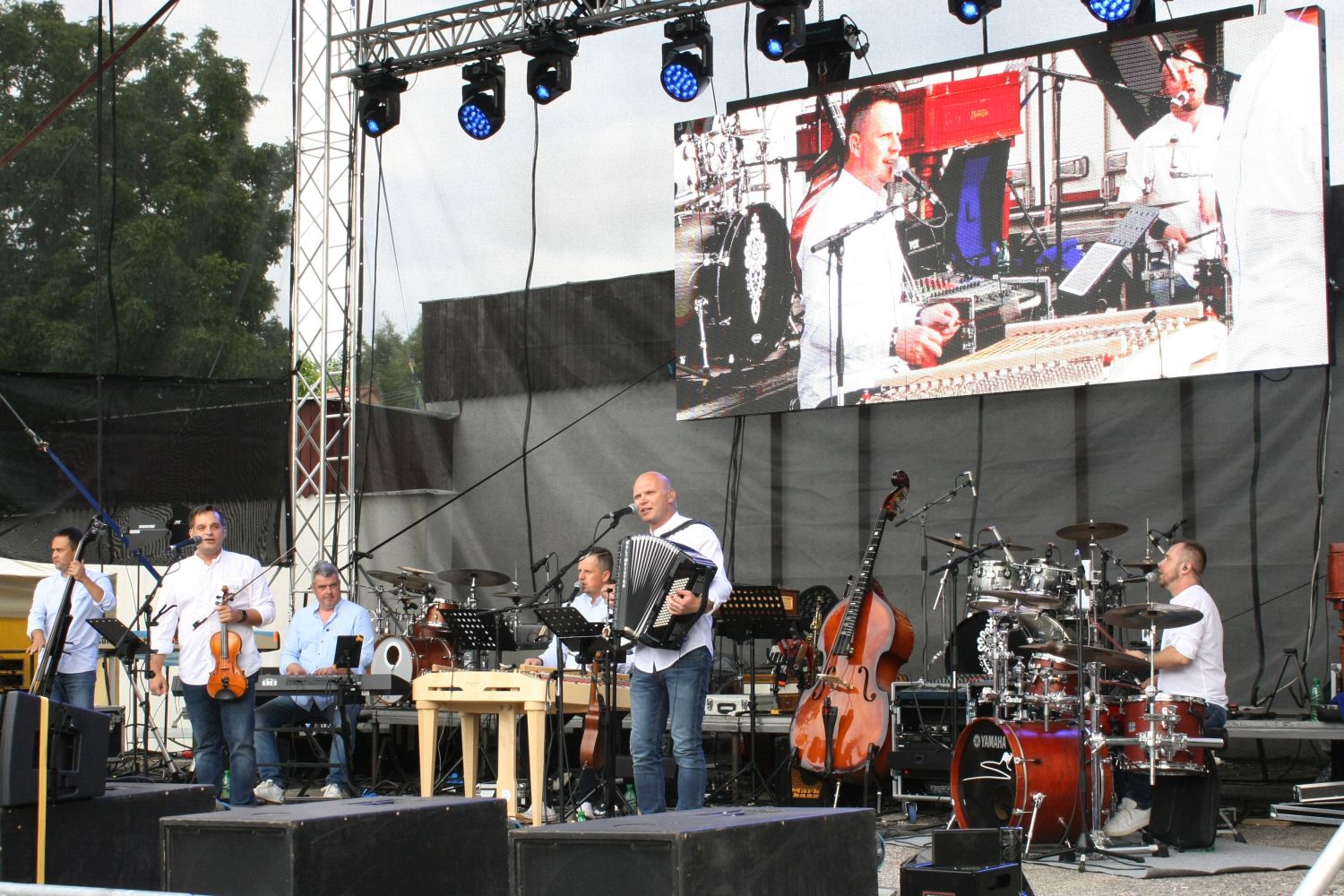 Fotogaléria KANDRÁČOVCI MEGA TURNÉ OPEN AIR (13) KANDRÁČOVCI MEGA TURNÉ OPEN AIR
